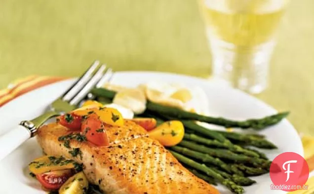 Salmão com molho de manjericão