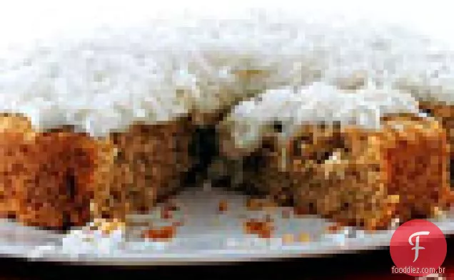 Bolo de Banana com cobertura de coco