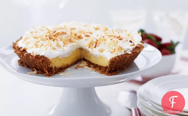Torta de limão e coco com creme de açúcar mascavo