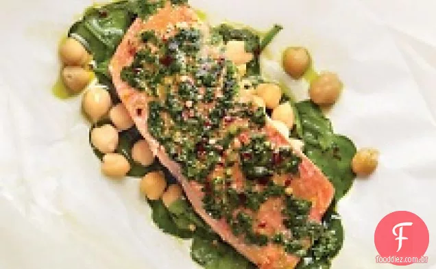 Salmão Com Espinafre E Grão De Bico