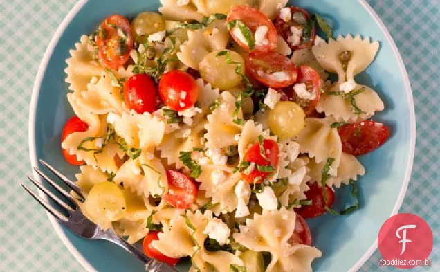 Laços com tomates, Feta e molho balsâmico