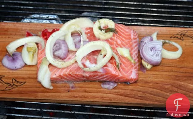 Salmão Grelhado Com Erva-Doce Em Conserva