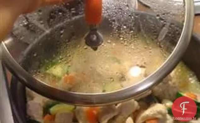 Laços, abobrinha, cenoura e frango
