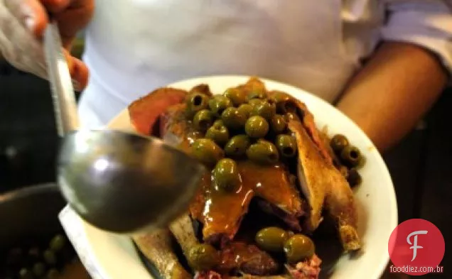 Azeitonas canard Aux (pato assado com azeitonas)