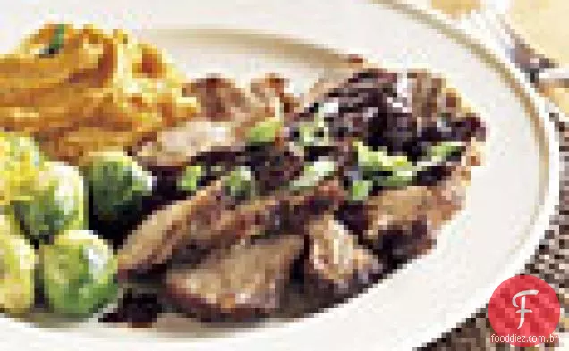 Assado de porco Hoisin cozido lentamente com cebolinha