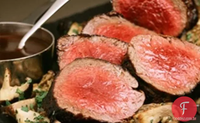 Lombo De Carne Assada Com Molho De Cogumelo Madeira