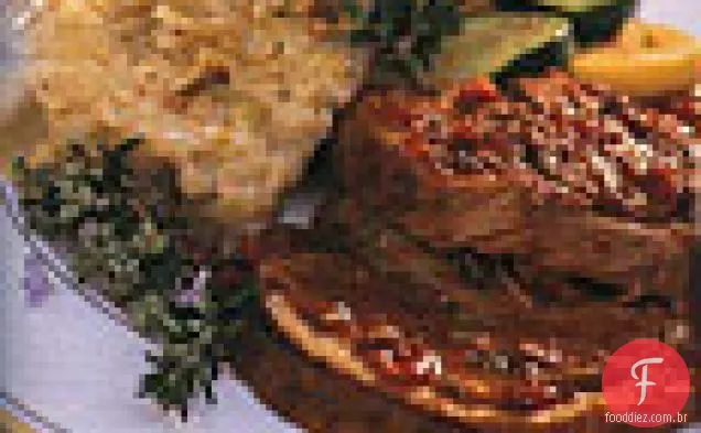 Ombro de vitela com cogumelos Porcini, alho e alecrim