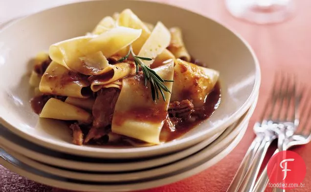 Pappardelle com carne de vitela picante Ragù