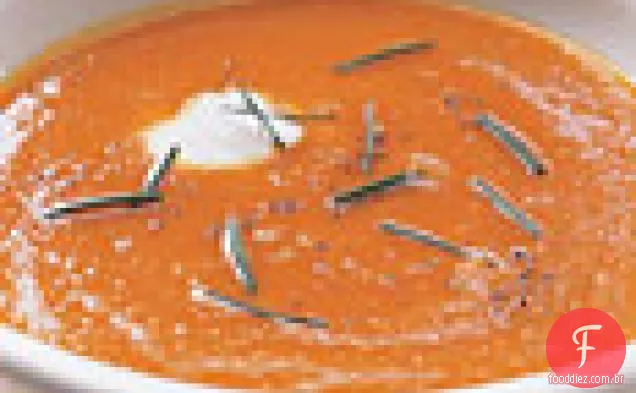 Sopa de cenoura orgânica com essência de gengibre