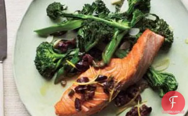 Salmão Com Sabor De Azeitona E Broccolini