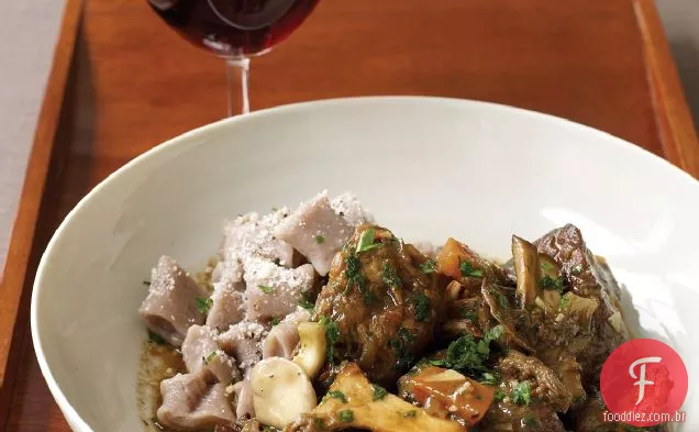 Carne de porco e cogumelo selvagem Daube
