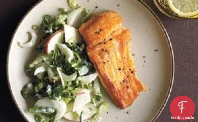 Salmão Com Bok Choy E Maçã Slaw