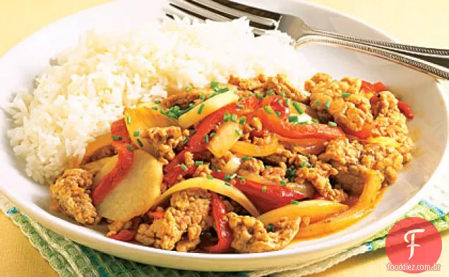 Fritar carne de porco e pimenta