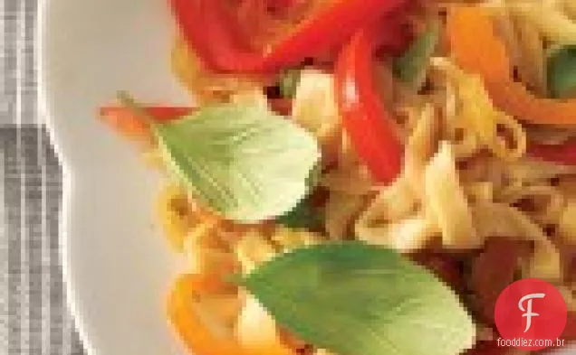 Tempeh Indonésio Com Feijão Verde E Amendoim Esmagado