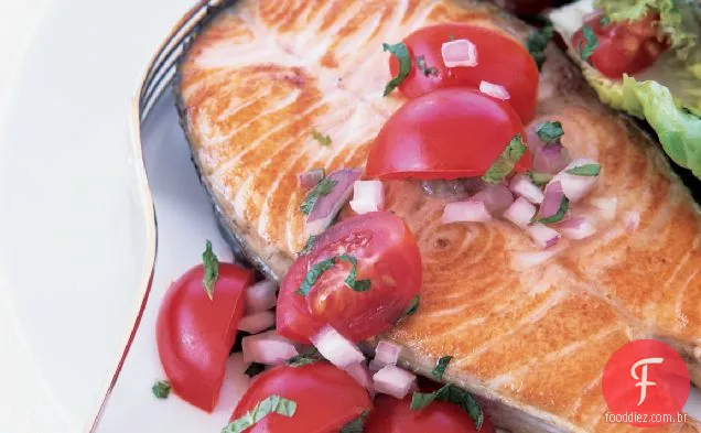 Bifes de salmão com Tomate Uva e hortelã