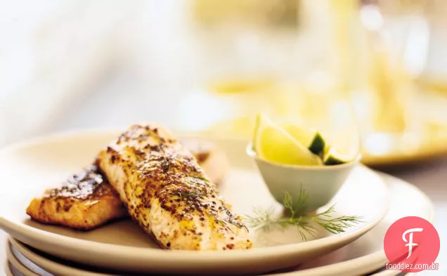 Salmão grelhado com esmalte de mostarda dilatada