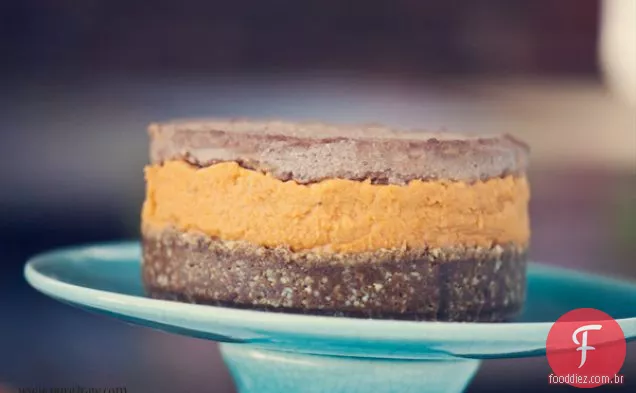 Bolo de camada tripla (cru, sem glúten, vegano, sem soja, com baixo teor de açúcar)