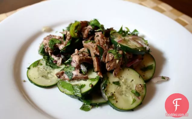 Jantar esta noite: Yam Neua (salada de carne grelhada)