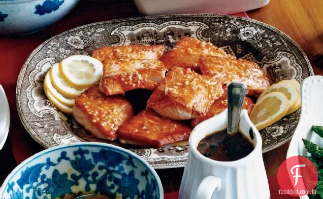 Salmão frito com vinagrete cítrico