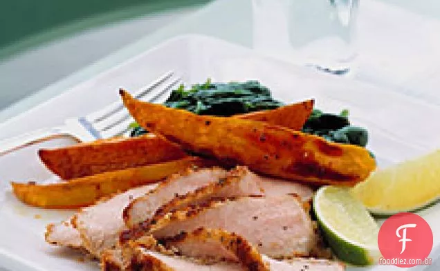 Costeletas De Porco Desossadas E Batatas Fritas Assadas