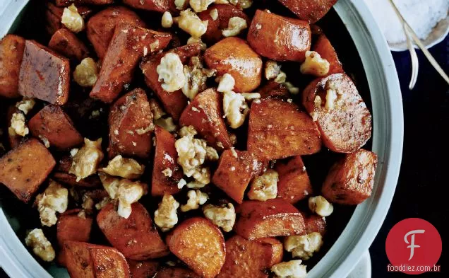 Batatas-doces vitrificadas com cinco especiarias com caramelo de nozes