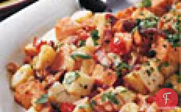 Refogue duas batatas com Bacon e creme