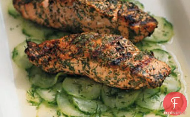 Aneto Salmão Marinado Com Pepinos Em Conserva