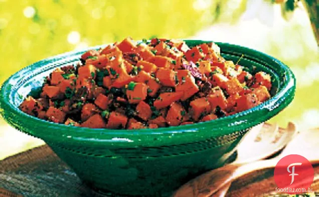 Salada de batata doce com molho de laranja-bordo