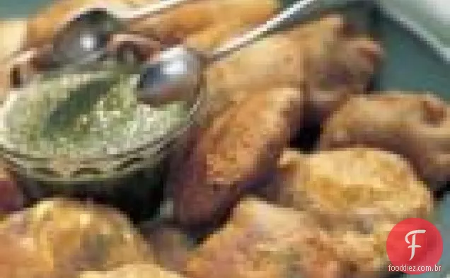 Bolinhos de batata picantes com Chutney verde