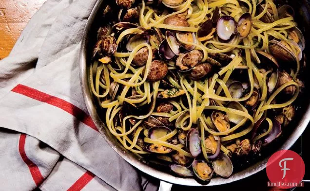 Linguine Com Amêijoas E Erva-Doce