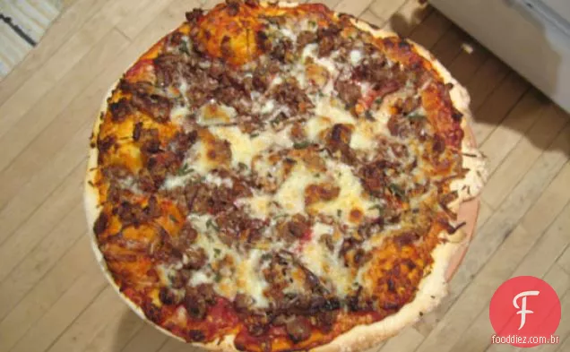 Salsicha, Cebola Vermelha Caramelizada E Sálvia Fresca