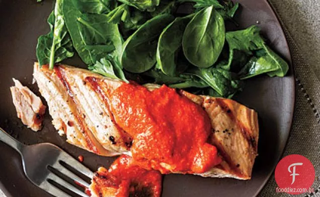 Salmão com Pesto de pimenta vermelha