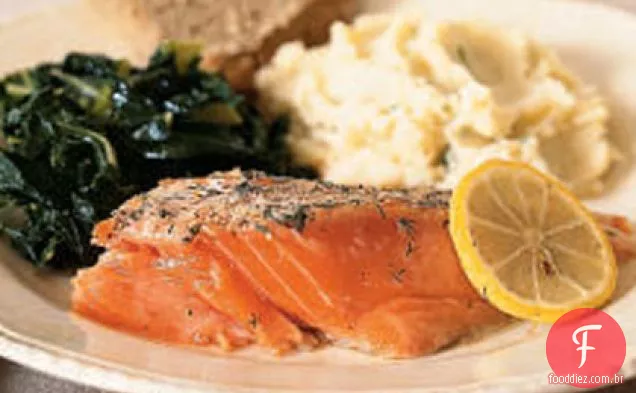 Salmão selvagem assado e endro