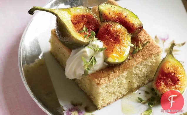 Azeite-bolo de tomilho com figos e pimenta preta