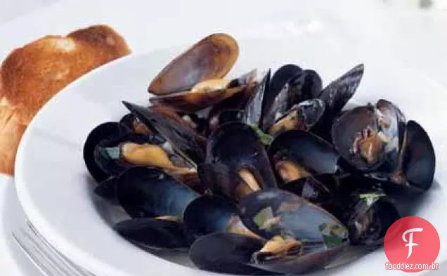 Moules-Marinière aux Fines Herbes (mexilhões com ervas finas)