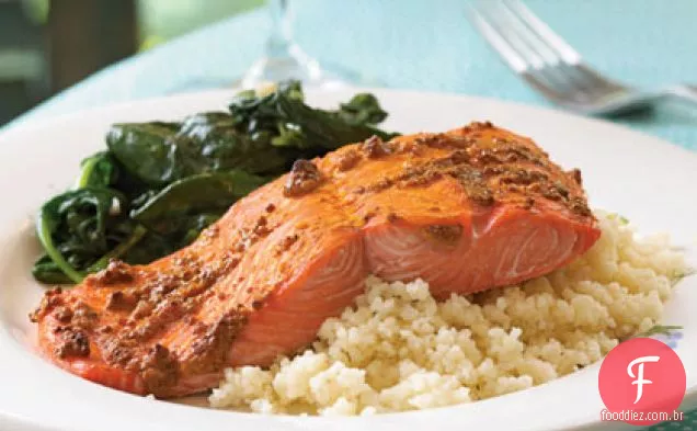 Salmão temperado com molho de mostarda