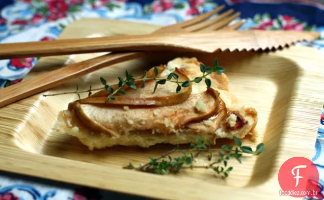 Torta de maçã com crosta de limão e tomilho