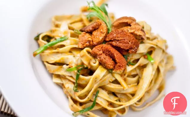 Estragão Tagliatelle Com Manteiga De Ouriço Do Mar