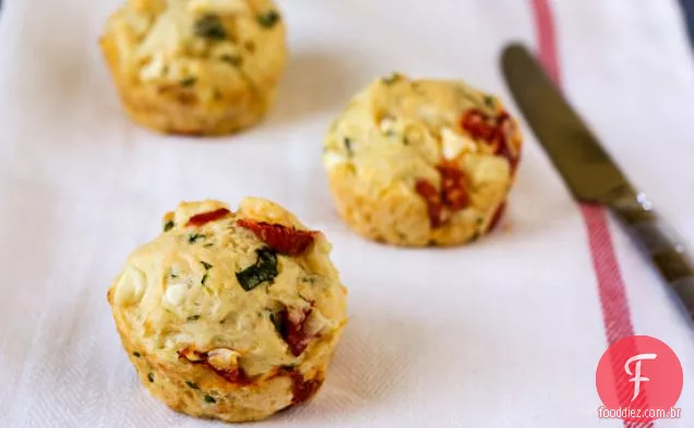 Feta, Manjericão E Muffins De Pimenta Assada