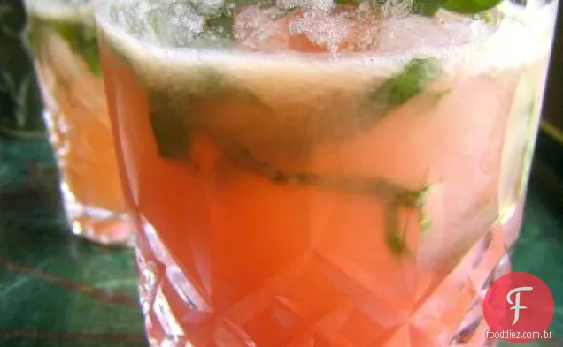 Cocktail De Manjericão Ruibarbo