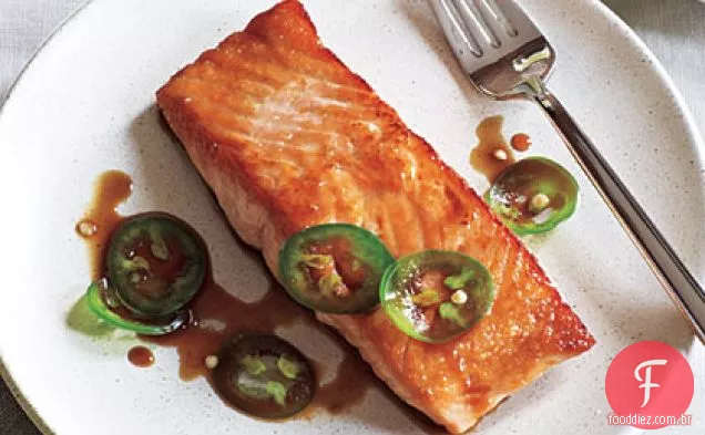 Salmão grelhado com Jalapeño Ponzu