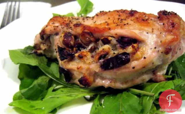 Peitos De Frango Recheados Com Uvas, Avelãs E Parmesão