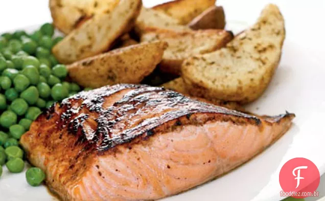 Salmão com esmalte de bordo e limão