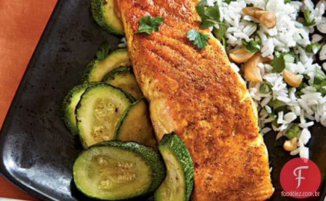 Salmão com especiarias indianas com arroz Basmati