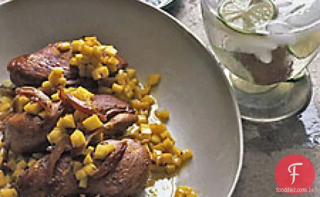 Cuscuz De Cúrcuma Com Uvas E Pinhões