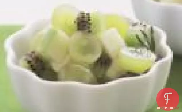 Salada De Kiwis, Maçã E Uva Com Xarope De Alecrim