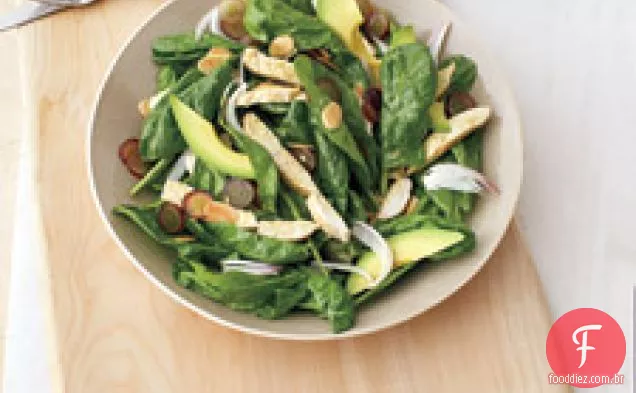 Salada De Frango Com Uvas, Abacate E Amêndoas Sobre Espinafre