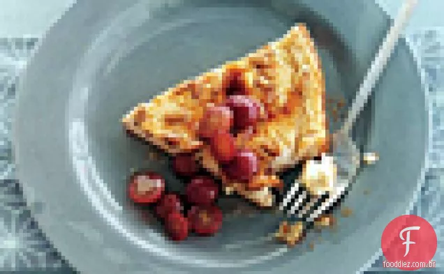 Pudim de ricota doce com uvas torradas