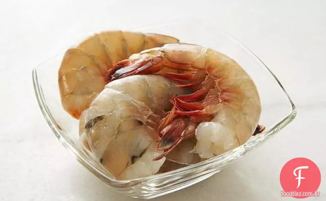 Salada de camarão e uva com endro