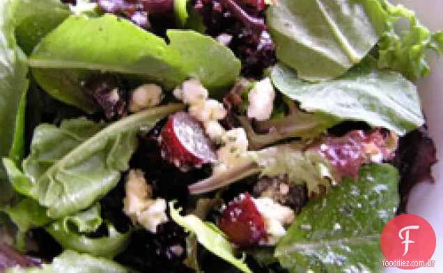 Jantar Hoje À Noite: Salada De Uva E Queijo Feta Com Alecrim